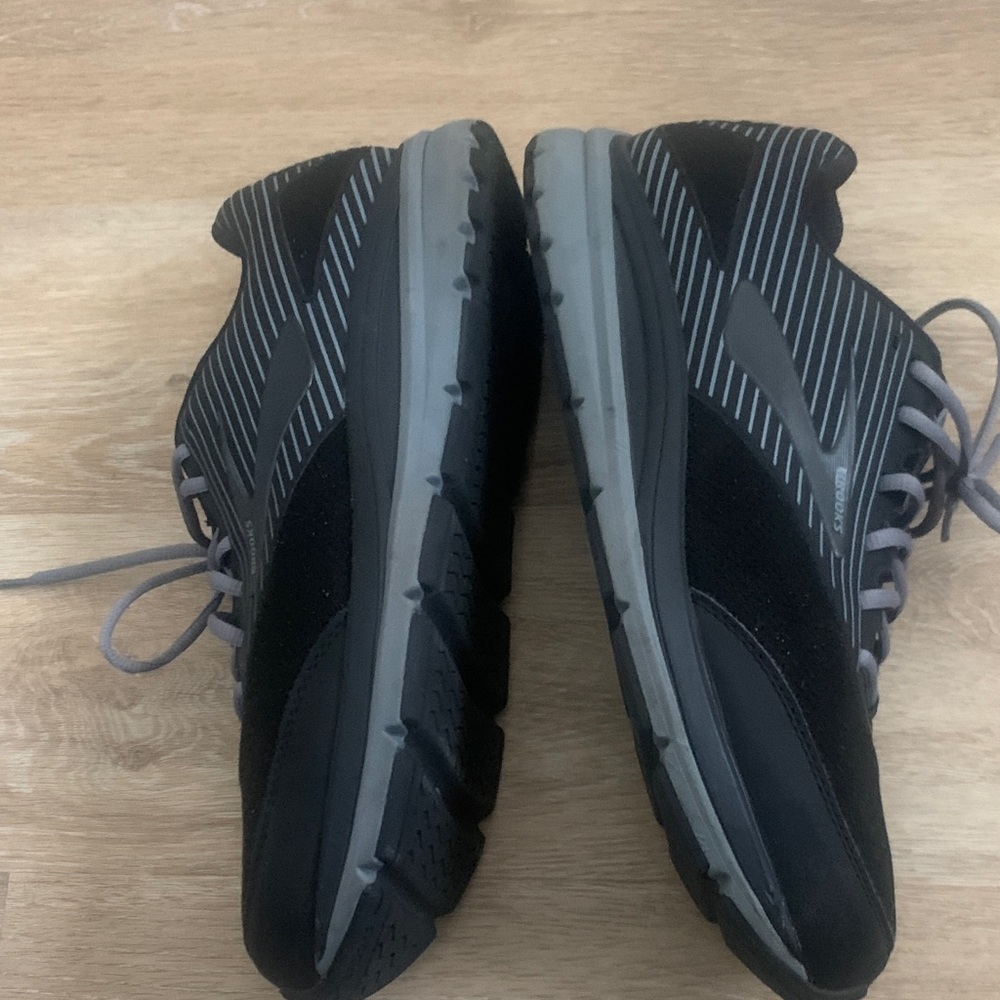 Brooks Men's Black and Gray Athletic Shoes - Picture 3 of 7